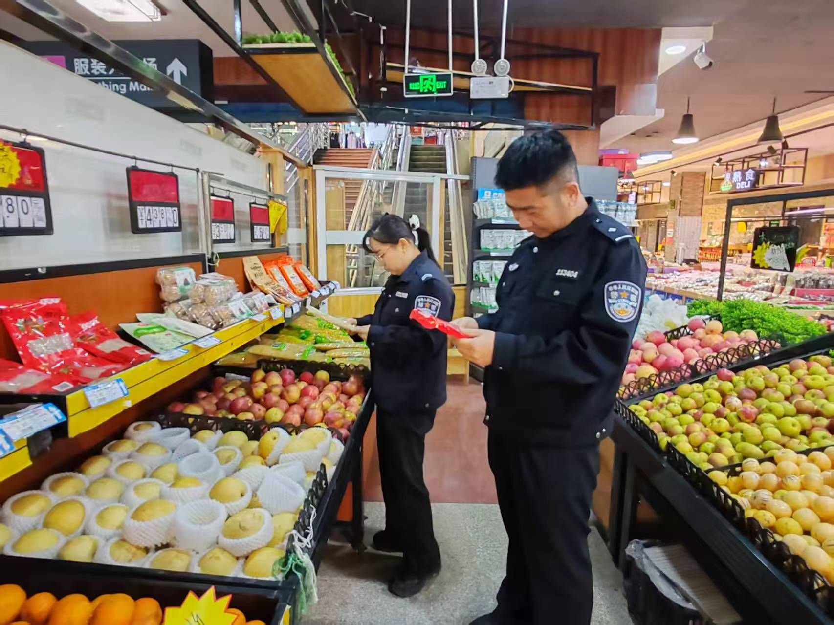 磴口縣公安局環(huán)食藥偵大隊(duì)聯(lián)合市場(chǎng)監(jiān)管部門(mén)開(kāi)展節(jié)前食品安全專項(xiàng)檢查，守護(hù)群眾“舌尖上的安全”